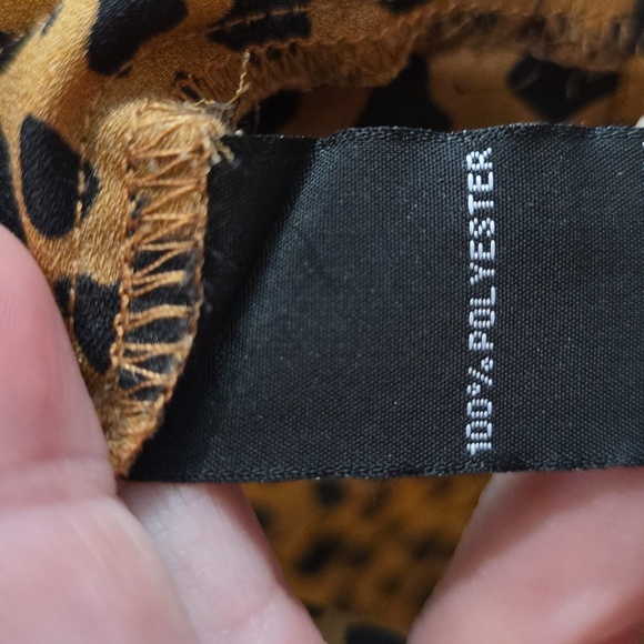 B Wear Cheetah Print Button Down Tunic Style Blouse Size XS - Picture 5 of 5